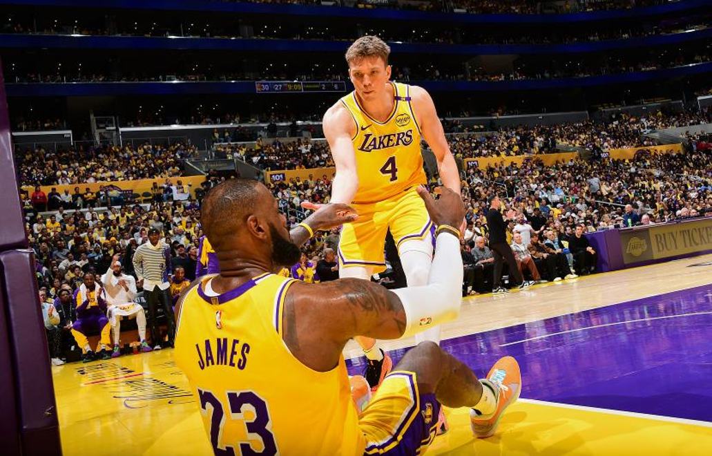 詹姆斯爆发新星，官方宣布新规刷新纪录，爆发新星球队迎来希望！