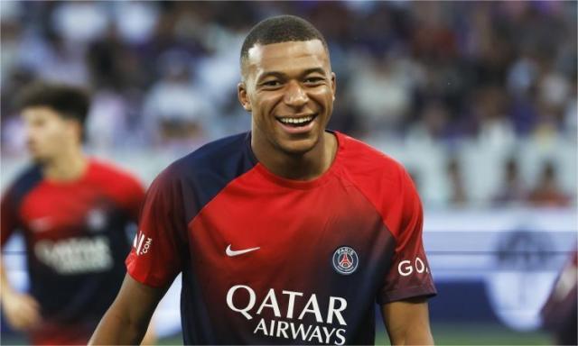 姆巴佩在曼联比赛中战术调整,败北引发热议!